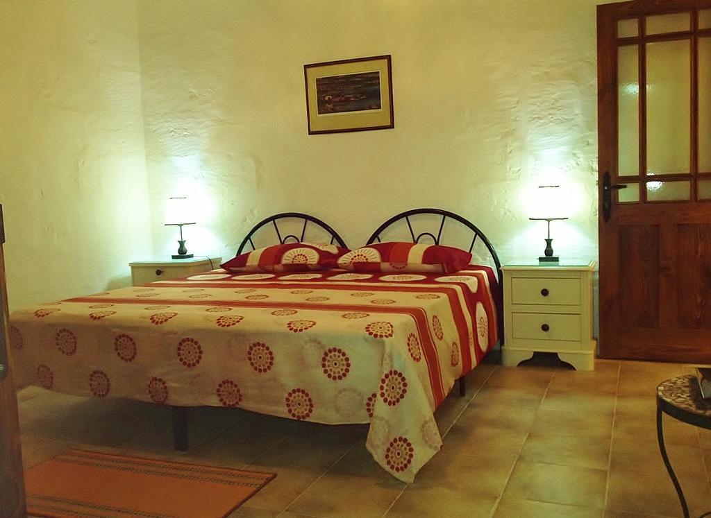 Anna Karistu Accommodation Kercem Номер фото