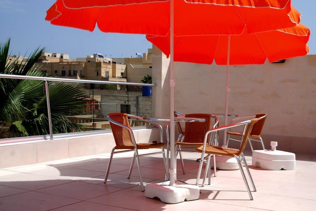 Anna Karistu Accommodation Kercem Экстерьер фото