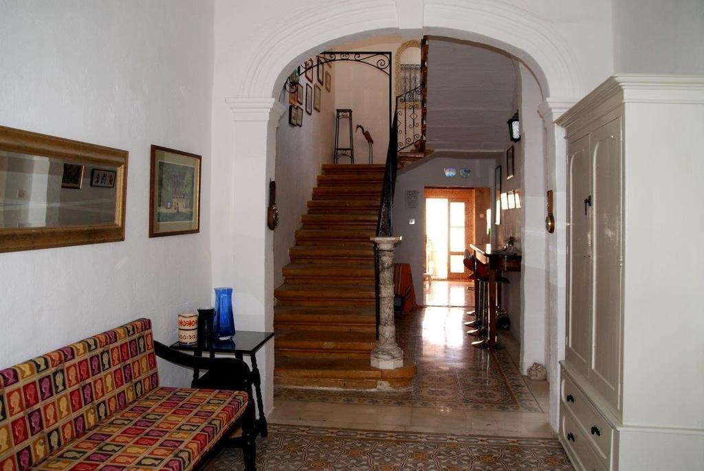 Anna Karistu Accommodation Kercem Экстерьер фото