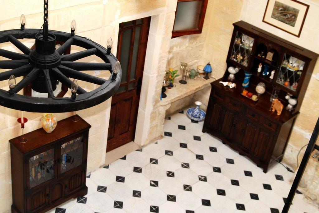 Anna Karistu Accommodation Kercem Экстерьер фото