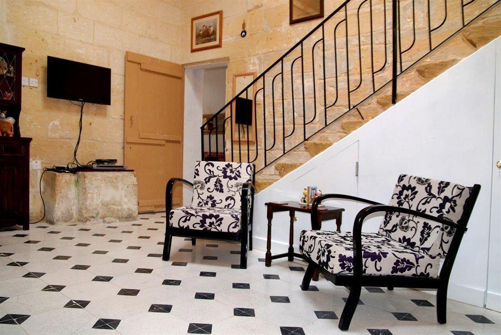 Anna Karistu Accommodation Kercem Экстерьер фото